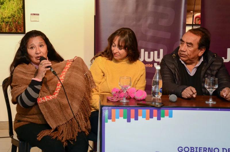 Creadoras jujentildeas participan en Purmamarcadel 12ordm Encuentro de Tejedoras