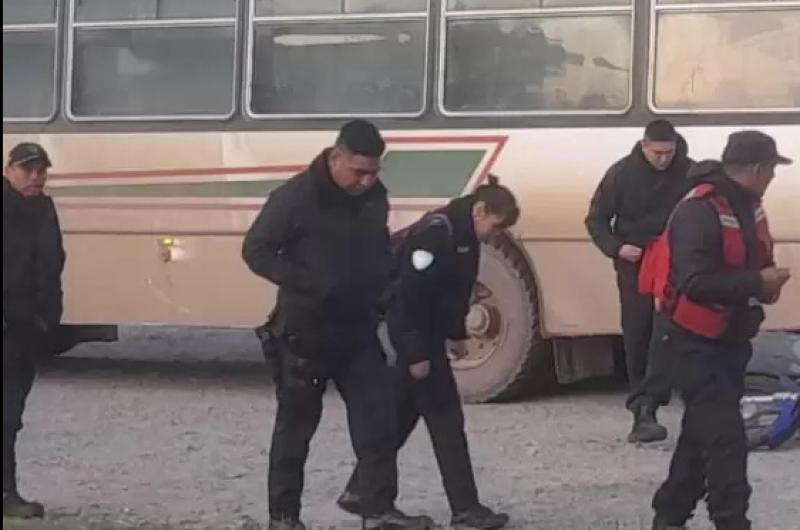 Un motociclista murioacute tras ser embestido por un colectivo