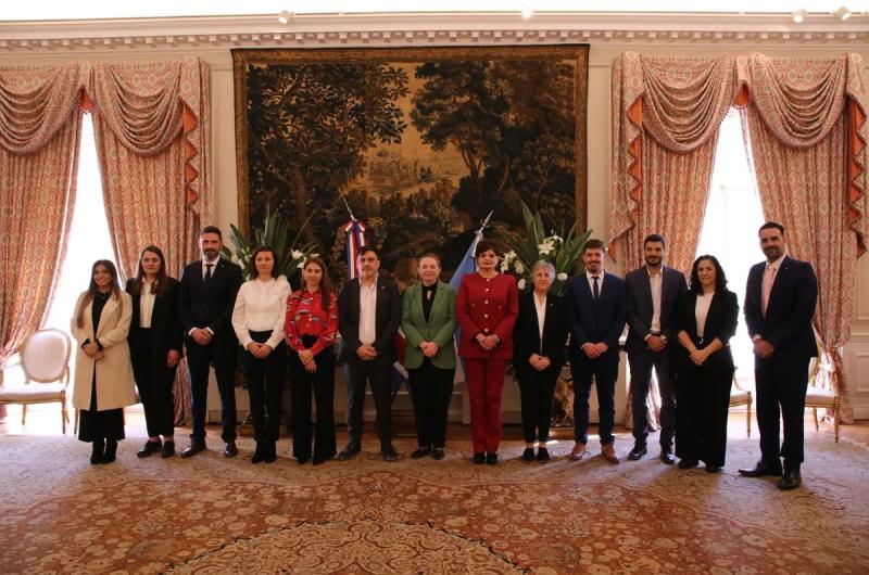 Zigaraacuten participoacute de encuentro con la embajadora de Gran Bretantildea en el paiacutes