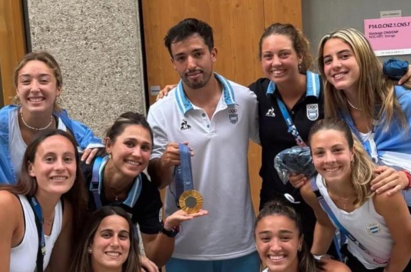 Joseacute Maligno Torres ovacionado en la Villa Oliacutempica