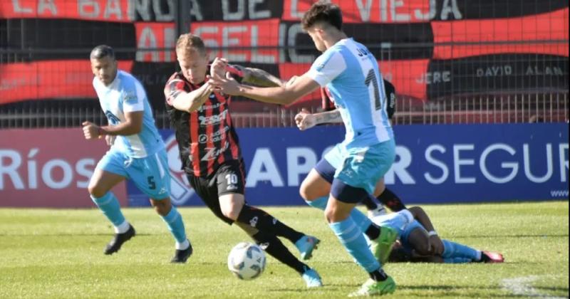 Gimnasia dejoacute pasar una gran posibilidad en Paranaacute y perdioacute ante Patronato