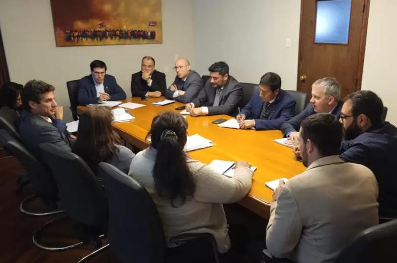 Paritarias- 10-en-porciento- de aumento y una suma no remunerativa 
