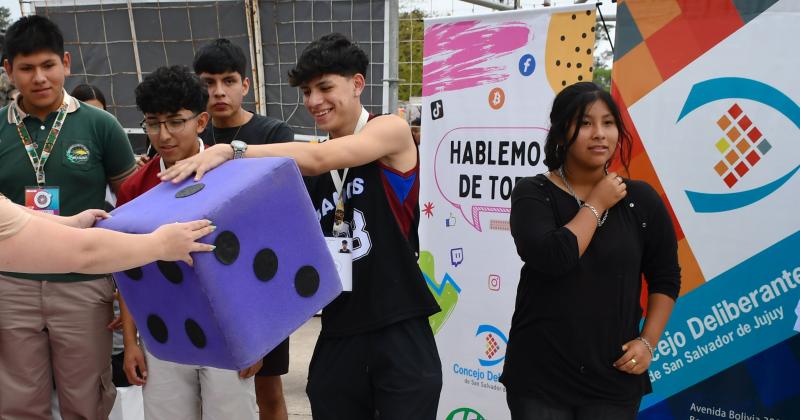 Campantildea de prevencioacuten sobre uso de redes sociales ludopatiacutea infantil y ciberacoso
