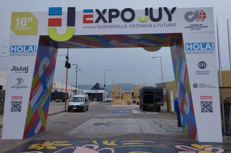 Avanzan los trabajos de armado de los stands que integraraacuten la Expojuy 2024