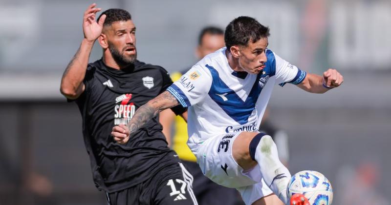 Veacutelez igualoacute con Deportivo Riestra y sigue siendo el liacuteder  por un punto