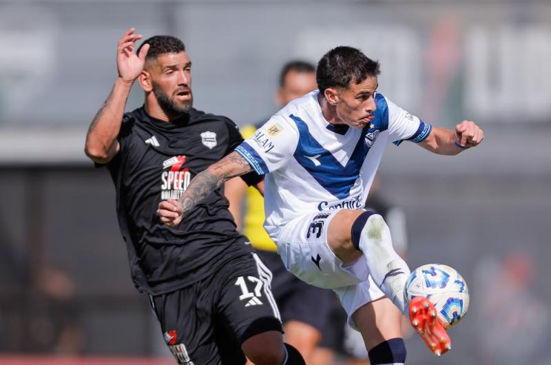 Veacutelez igualoacute con Deportivo Riestra y sigue siendo el liacuteder  por un punto