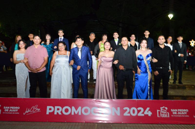 Maacutes de 1000 egresados participaron de la Cena Blanca en San Pedro de Jujuy