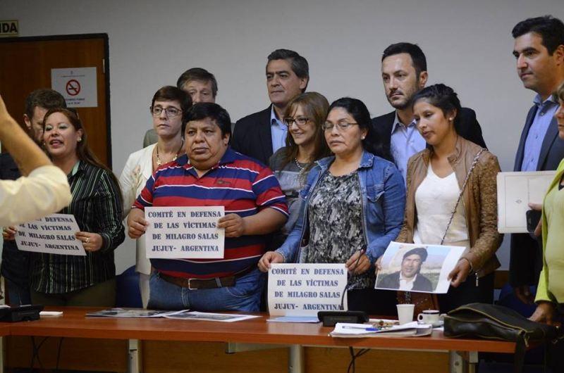 Insoacutelito relato kirchnerista que obvia antildeos de terror y violencia institucional