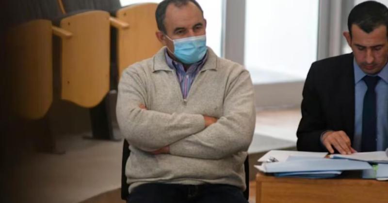 Un hombre matoacute a su mejor amigo y atoacute el cuerpo a un toro para simular un accidente