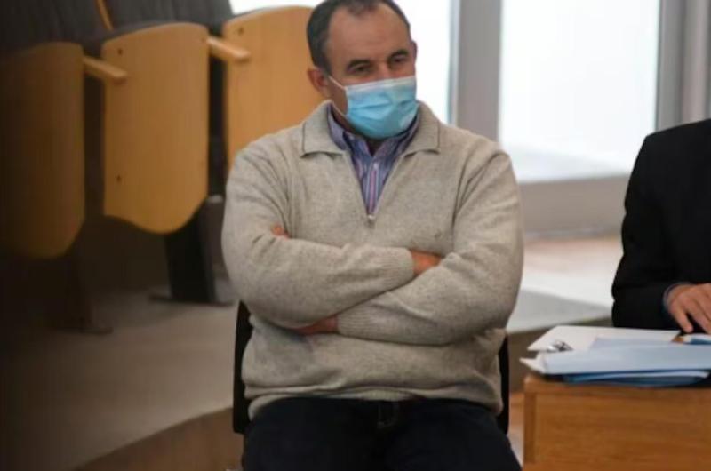 Un hombre matoacute a su mejor amigo y atoacute el cuerpo a un toro para simular un accidente