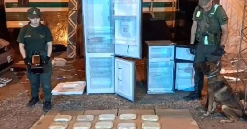 Simuloacute una mudanza y le incautaron maacutes de 10 kilos de cocaiacutena oculta en heladeras