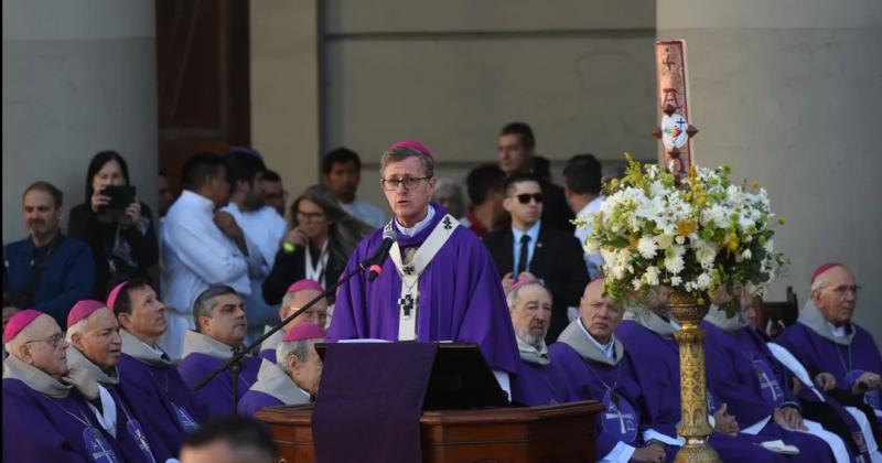En la misa por el Papa Garciacutea Cuerva bregoacute por la reconciliacioacuten argentina