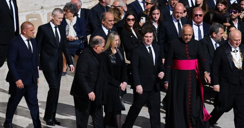 Javier Milei y la comitiva nacional despidieron a Francisco en el Vaticano
