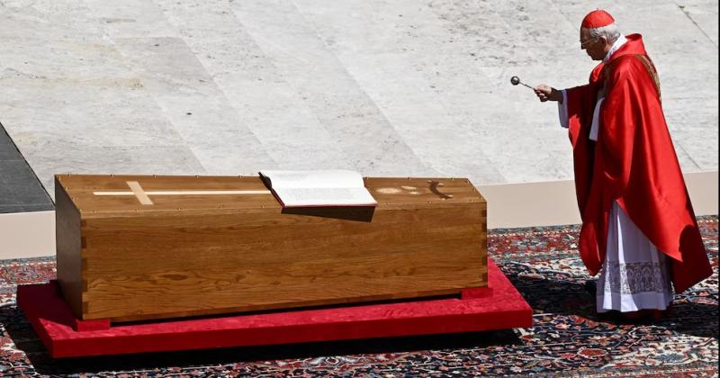 El funeral del Papa fue una oda a la paz ante los liacutederes mundiales