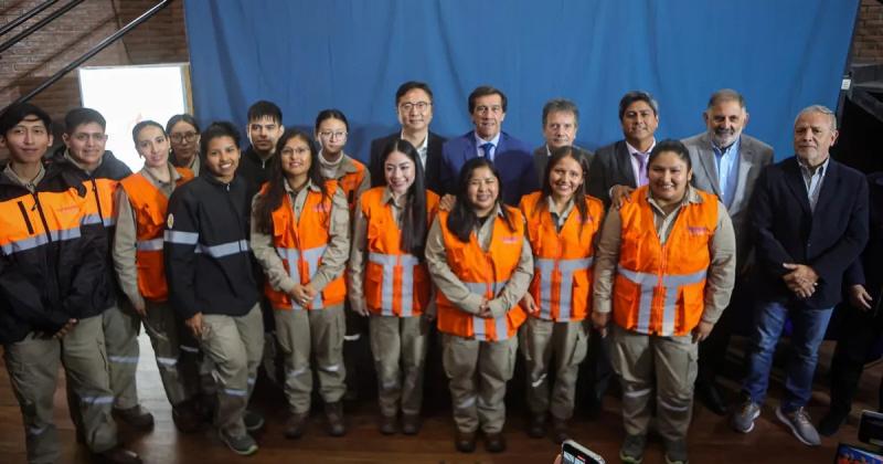 Estudiantes universitarios viajan a China para fortalecer su formacioacuten profesional