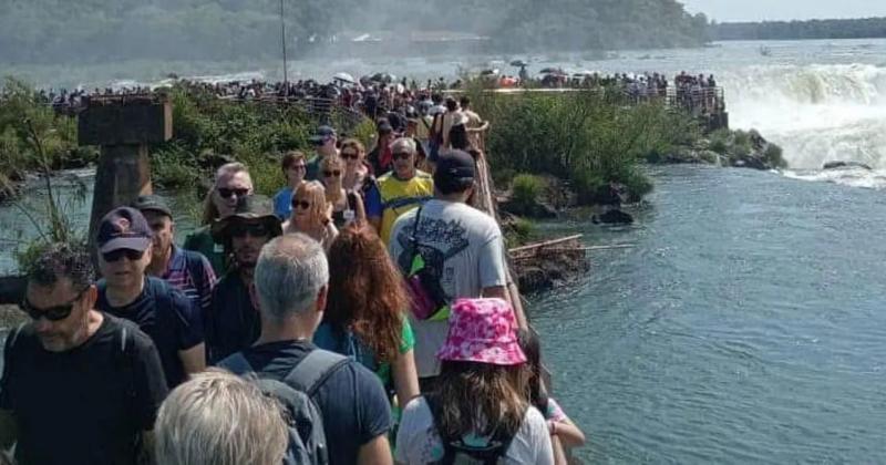 El fin de semana XXL movilizoacute a maacutes de un milloacuten de turistas