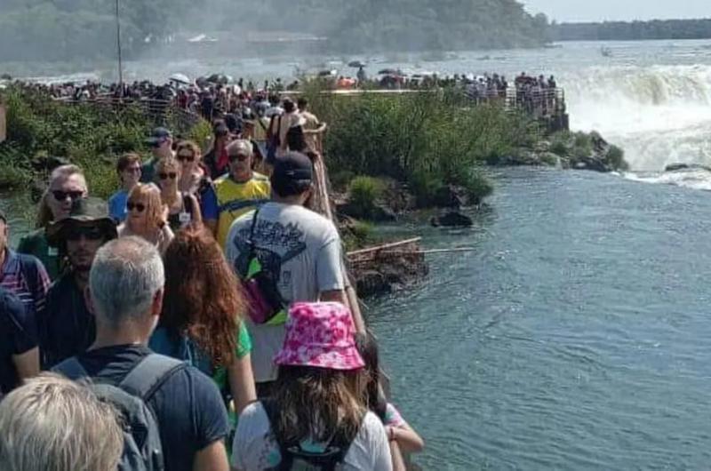 El fin de semana XXL movilizoacute a maacutes de un milloacuten de turistas