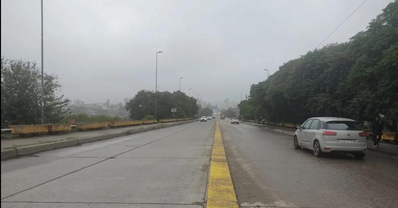Hirieron a puntildealadas a un efectivo penitenciario en puente San Martiacuten 