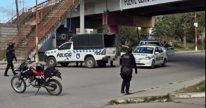 Una mujer se arrojoacute de un puente en Palpalaacute y fallecioacute en el acto