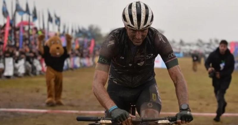 Lionel Scaloni y su cuerpo teacutecnico participaron de una carrera de Mountain Bike en Coacuterdoba