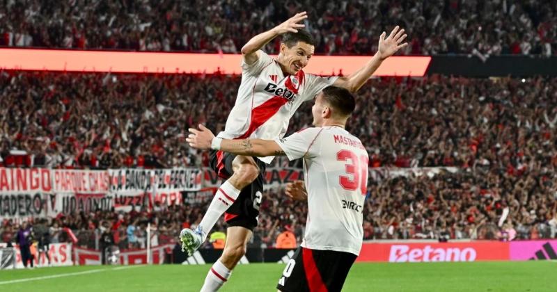 River le ganoacute a Veacutelez por 4 a 1 y cerroacute la zona B como escolta