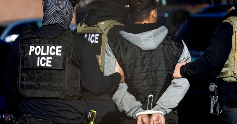 EEUU otorgaraacute mil doacutelares a migrantes que se autodeporten