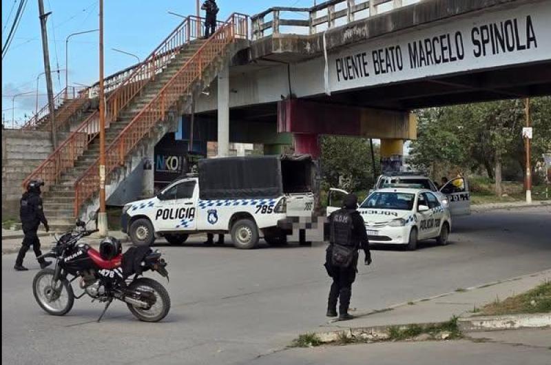 Una mujer se arrojoacute de un puente en Palpalaacute y fallecioacute en el acto