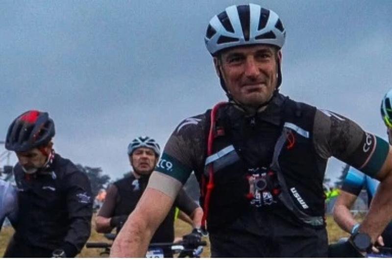 Lionel Scaloni y su cuerpo teacutecnico participaron de una carrera de Mountain Bike en Coacuterdoba
