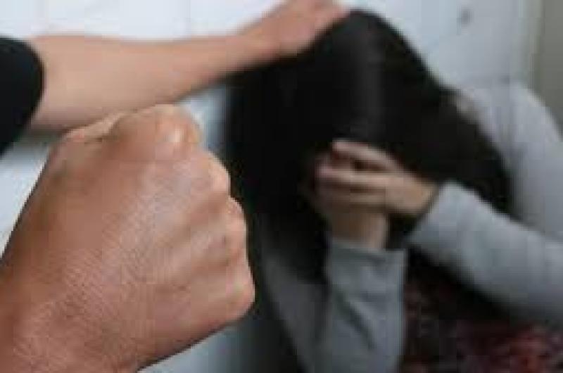 Golpeoacute a su pareja frente a sus hijos y el mayor salioacute a pedir ayuda a la policiacutea