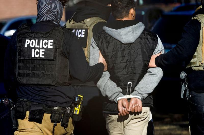 EEUU otorgaraacute mil doacutelares a migrantes que se autodeporten