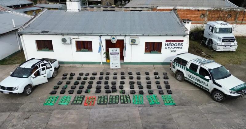 Decomisan maacutes de una tonelada de hojas de coca
