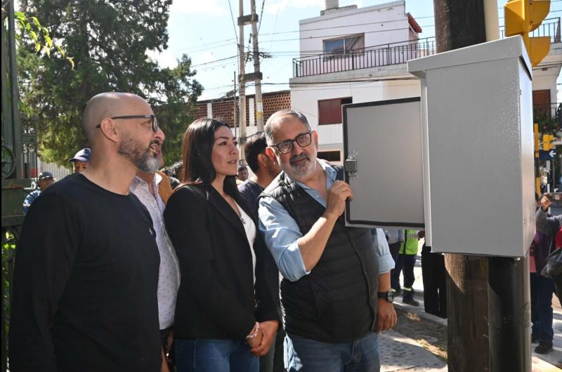 Nuevas esquinas semaforizadas en barrios Chijra y Alto Comedero