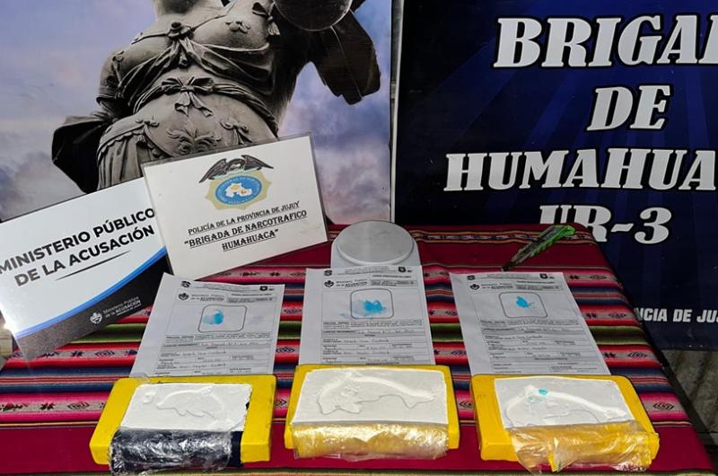 Encontraron una mochila abandonada con maacutes de 3 kilos de cocaiacutena