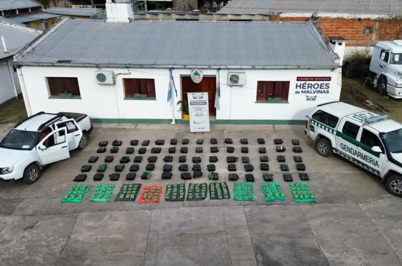 Decomisan maacutes de una tonelada de hojas de coca