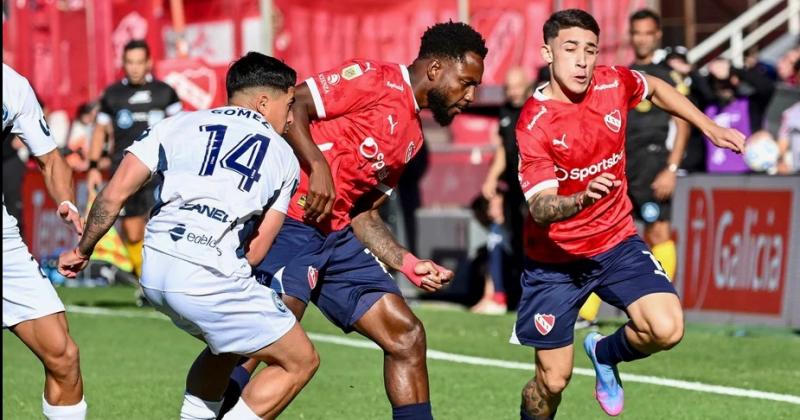 Independiente se impuso ante Independiente Rivadavia por los octavos de final 