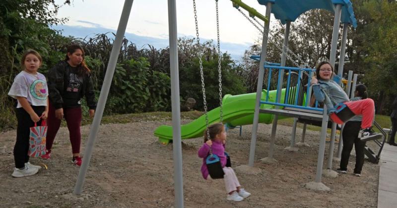 Plaza de barrio Los Perales lleva el nombre del recordado meacutedico Canuto Baacutercena
