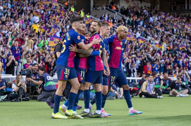 Barcelona lo dio vuelta ante Real Madrid y acaricia el tiacutetulo 