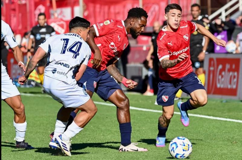 Independiente se impuso ante Independiente Rivadavia por los octavos de final 