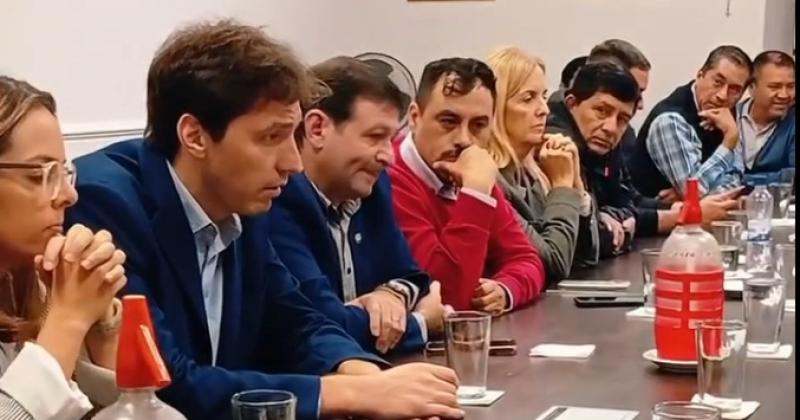 Sufrieron una derrota monumental y su fantasiacutea les estalloacute en la cara