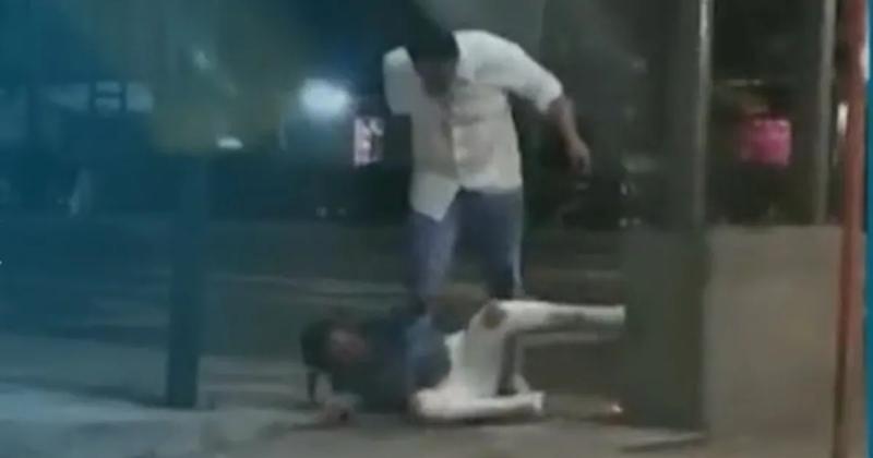 Golpeoacute a su pareja hasta desmayarla y la abandonoacute dentro de un vehiacuteculo
