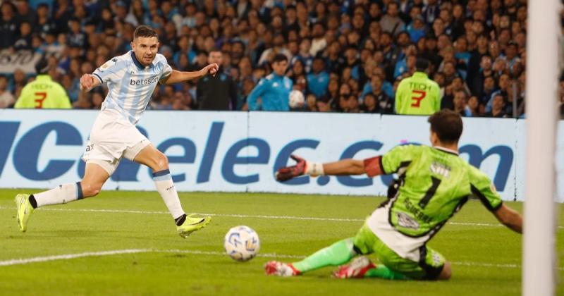 Racing recibe a Colo-Colo tras la sorpresiva eliminacioacuten en el Torneo Apertura