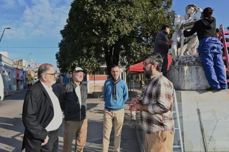 El Municipio trabaja en la restauracioacuten del monumento en homenaje a Lola Mora