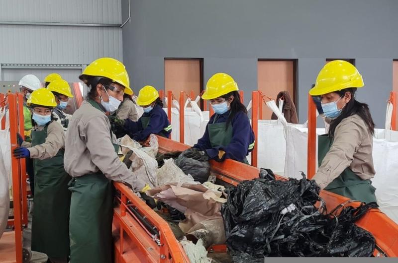 Reciclar para construir una sociedad maacutes justa consciente y sostenible
