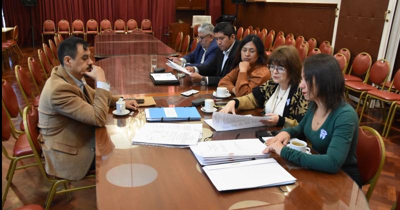 Analizan iniciativas para brindar herramientas tecnoloacutegicas a municipios