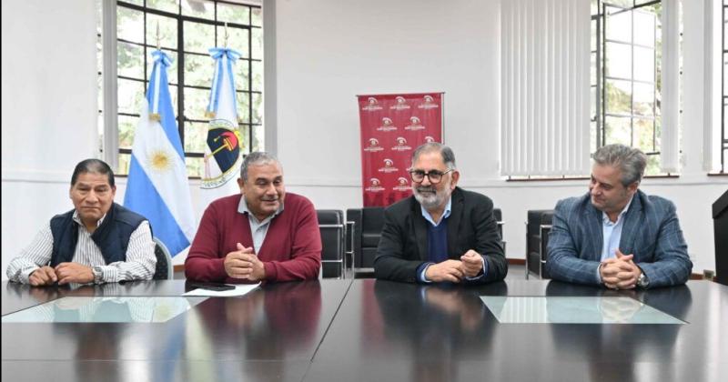 El Intendente recibioacute a nuevas autoridades del Centro de Veteranos de Malvinas