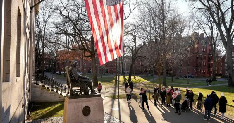 Trump bloqueoacute la inscripcioacuten de estudiantes extranjeros en Harvard