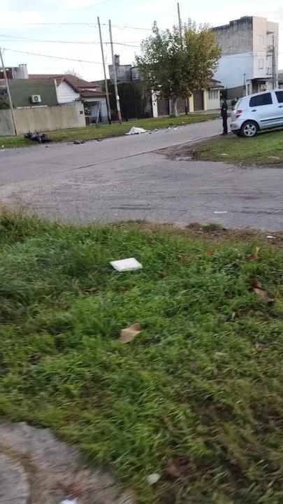 Identificaronal motociclista de 26 antildeos murioacute al chocar contra un micro en La Plata