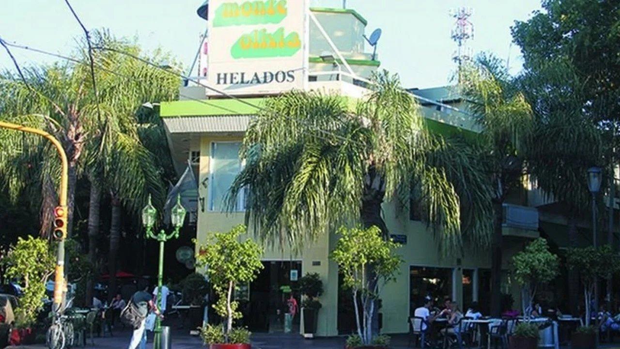 Vecinos de Devoto lagrimean ante un cartel de remate donde por 50 antildeos saborearon helados inigualables
