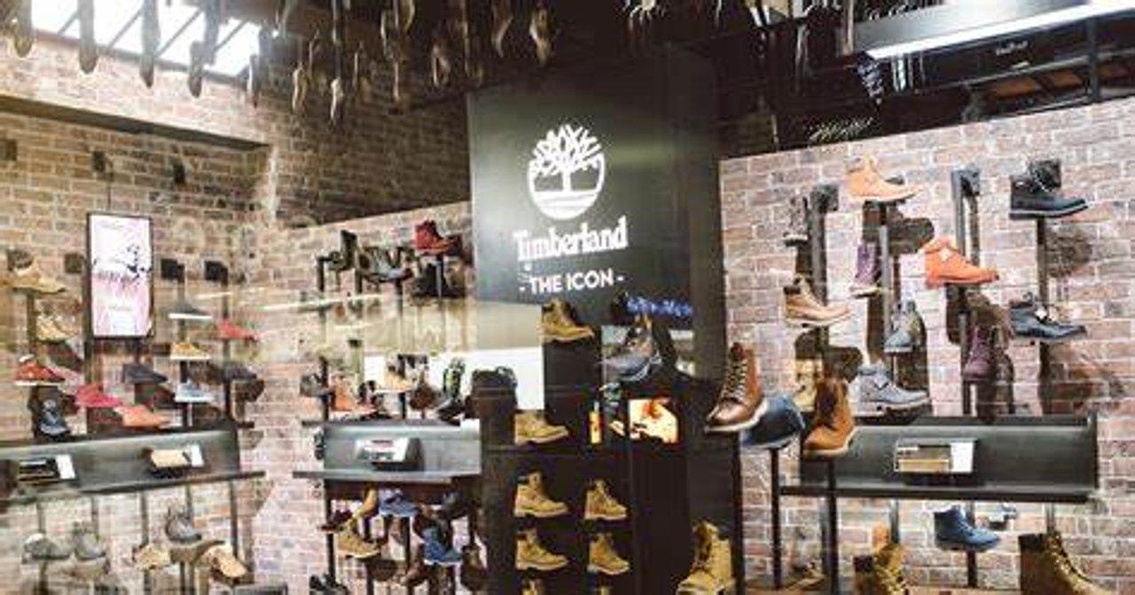 Puerta giratoria para marcas internacionales- con Javier Milei vuelven Timberland Dr Martens Latam Airlines