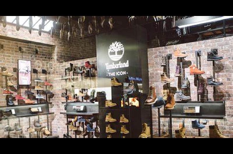 Puerta giratoria para marcas internacionales- con Javier Milei vuelven Timberland Dr Martens Latam Airlines